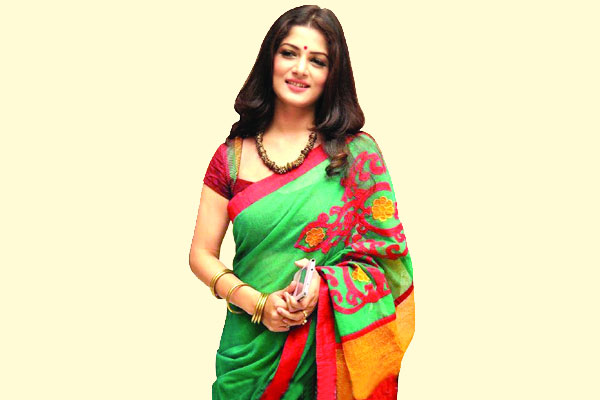 ঢাকায় শ্রাবন্তী...