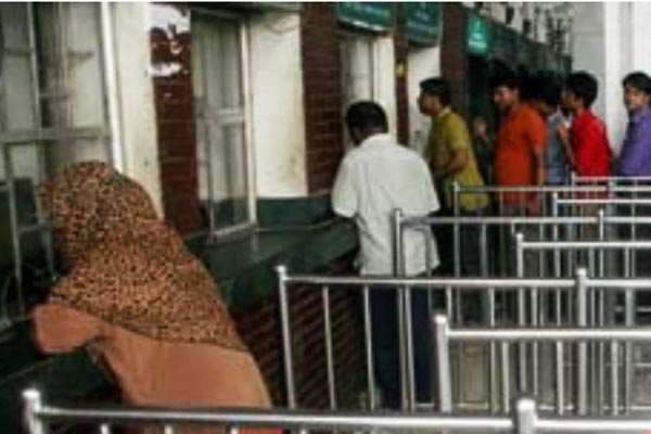 কমলাপুরে টিকিট আছে, ক্রেতা নেই!