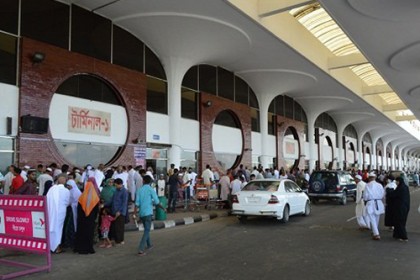 শাহজালালে বিপুল পরিমাণ বিদেশি মুদ্রা জব্দ