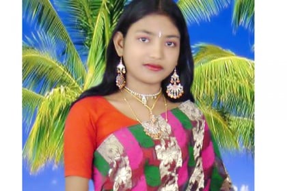 মেয়ে হত্যার বিচার চেয়ে দ্বারে দ্বারে ঘুরছে এক মা