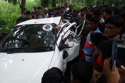 যশোরে ট্রেনের সঙ্গে প্রাইভেটকারের সংঘর্ষ, নিহত ৪
