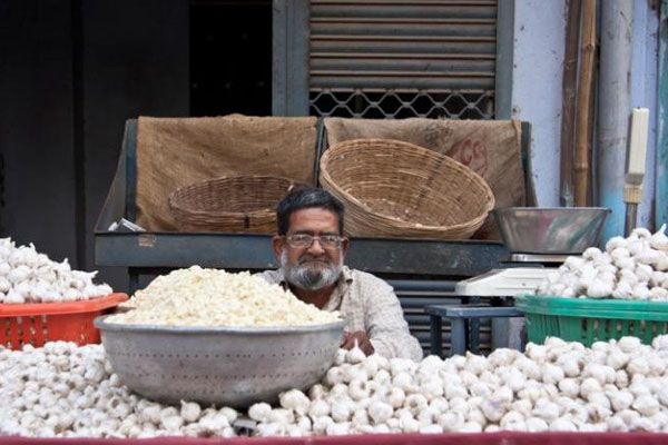 কমেছে রসুনের দাম