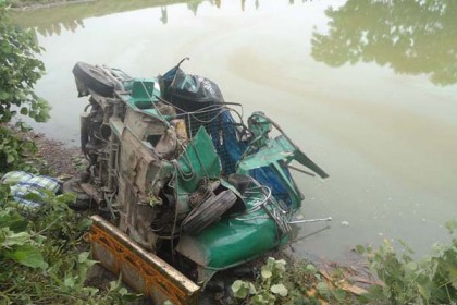মুক্তাগাছায় সড়ক দুর্ঘটনায় শিক্ষক দম্পতিসহ নিহত ৩