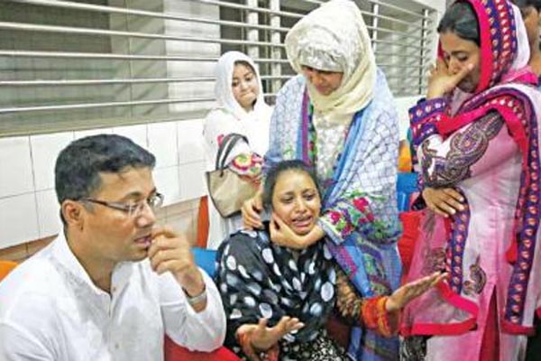 উত্তরায় মার্কেটে আগুন, নিহত বেড়ে ৭