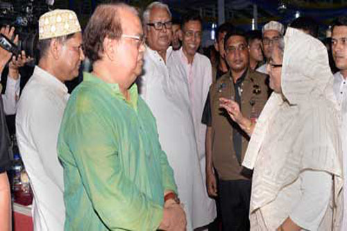 রাজনীতিকদের নিয়ে ইফতার করলেন প্রধানমন্ত্রী