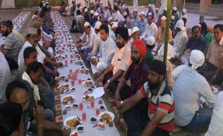 দিল্লির পাক হাইকমিশন ও গুরুদুয়ারে ইফতার পার্টি