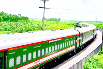 'সোনার বাংলা'র খাবারে ক্ষুব্ধ যাত্রীরা