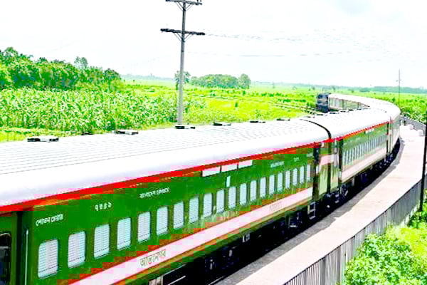'সোনার বাংলা'র খাবারে ক্ষুব্ধ যাত্রীরা