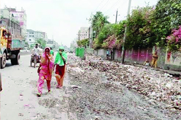 ময়লার গন্ধে অতিষ্ঠ গাজীপুরবাসী
