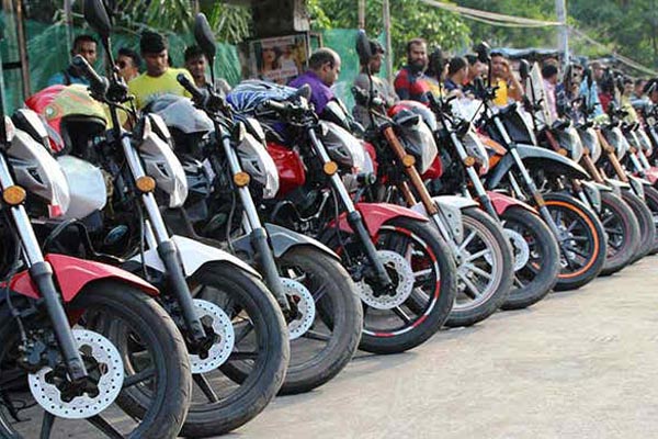 বৈধ কাগজ থাকলে ইফতার প্যাকেট, না থাকলে মামলা