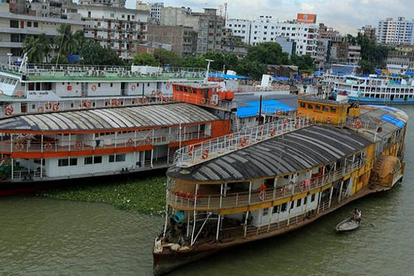 সদরঘাটে বিশেষ স্টিমার সার্ভিস সেবা শুরু