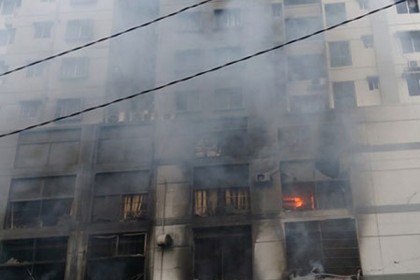 বাড্ডায় বহুতল ভবনে আগুন