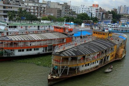 সদরঘাটে বিশেষ স্টিমার সার্ভিস সেবা শুরু