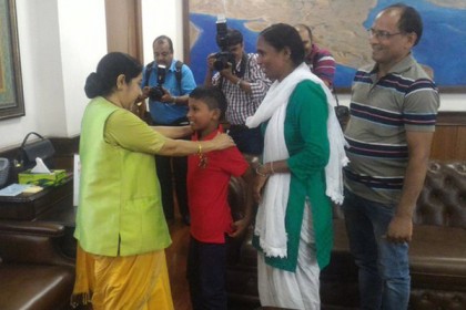 ছয় বছর পর মা-বাবার কোলে দিল্লির সোনু