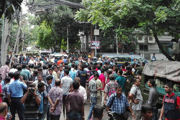 গুলশানে সন্ত্রাসী হামলা; ২০ জনের মৃতদেহ উদ্ধার