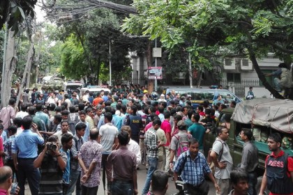 গুলশানে সন্ত্রাসী হামলা; ২০ জনের মৃতদেহ উদ্ধার