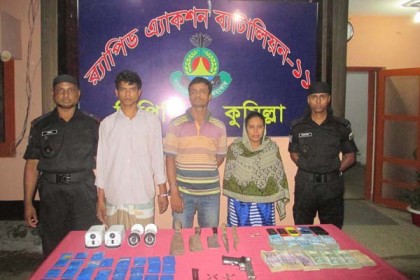 চৌদ্দগ্রামে বিদেশি অস্ত্রধারী ৩ ইয়াবা ব্যবসায়ী কারাগারে