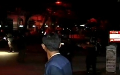 গুলশানে বন্দুকধারীর হামলা; আইএসের দায় স্বীকার
