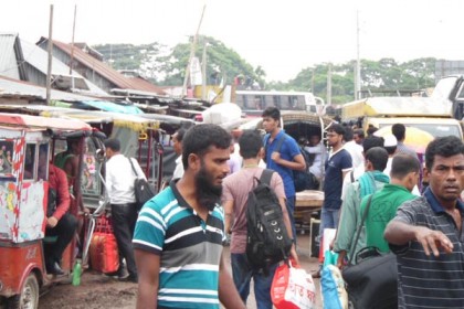 এলোপাতাড়ি গাড়ি রাখায় কাওড়াকান্দি ঘাটে তীব্র যানজট