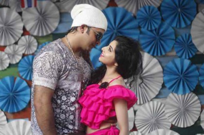 ঈদে শাকিবের নায়িকা পড়শী