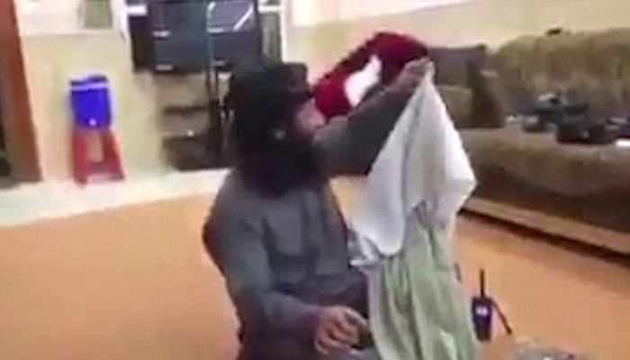 কিশোরী যৌনদাসীকে ধর্ষণের ভিডিও প্রকাশ করল ISIS! 