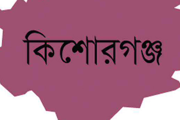 শোলাকিয়ায় পুকুর থেকে কুড়াল ও চাপাতি উদ্ধার