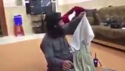 কিশোরী যৌনদাসীকে ধর্ষণের ভিডিও প্রকাশ করল ISIS! 