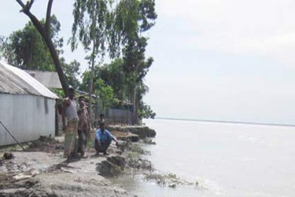 জামালপুরে বিপদ সীমার ওপরে যমুনার পানি