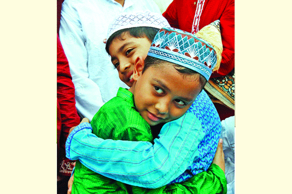 শান্তি কামনায় ঈদ উদযাপিত