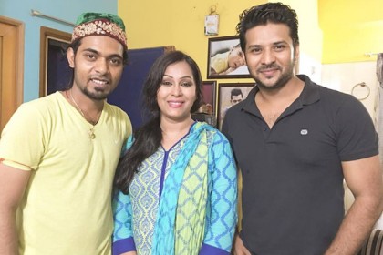 এক গানে তারা তিনজন