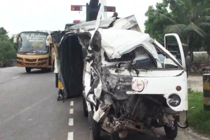 টাঙ্গাইলে সড়ক দুর্ঘটনায় নিহত ৩