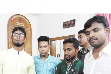 পুরোহিতের খোঁজে আসা সেই যুবকদের ছেড়ে দিয়েছে পুলিশ