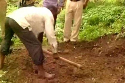 গুণতে না পারায় মেয়ের প্রাণ নিলেন বাবা
