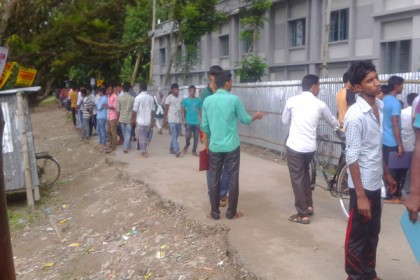 শিক্ষার্থীদের লেখাপড়া বাদ দিয়ে 'কামলা' দিতে বললেন স্যার!