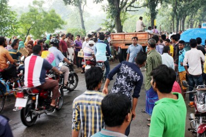 ঠাকুরগাঁওয়ে ট্রাকের ধাক্কায় যুবক নিহত