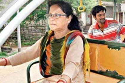 ছেলেকে ডক্টরেট করাতে রিক্সাচালকের ভূমিকায় মা!