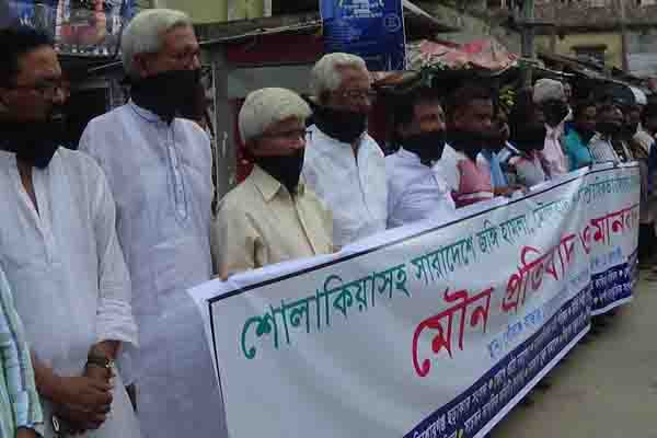 শোলাকিয়া পরিদর্শন করেছেন অতিরিক্ত ডিআইজি, মানববন্ধন
