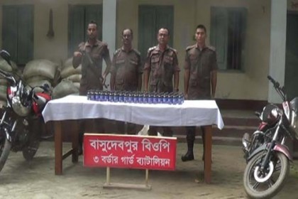 হিলি সীমান্তে মাদকসহ ৫ লক্ষাধিক টাকার মালামাল জব্দ