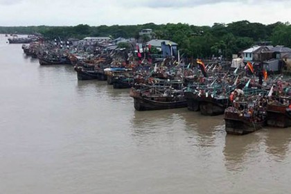 কুয়াকাটায় বৈরী আবহাওয়ায় সাগরে মাছ ধরা বন্ধ