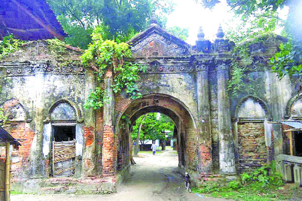 ইতিহাসের নীরব সাক্ষী ঘুঘুডাঙ্গা জমিদারবাড়ি