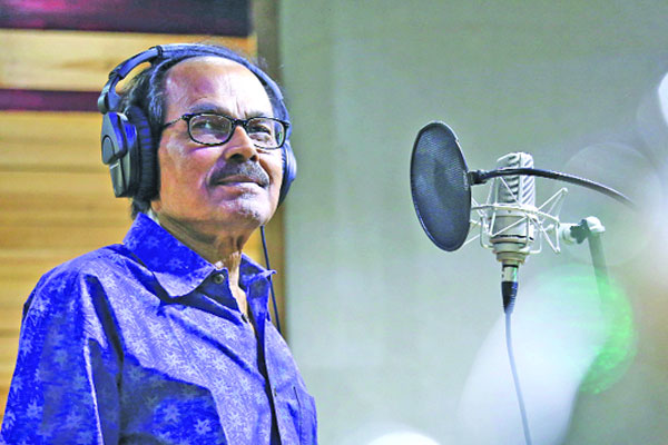 একসঙ্গে হাদীর ৪৫ গান