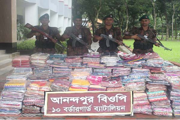 চৌদ্দগ্রামে অর্ধকোটি টাকা মূল্যের ভারতীয় কাপড় আটক
