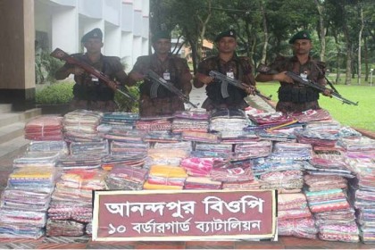 চৌদ্দগ্রামে অর্ধকোটি টাকা মূল্যের ভারতীয় কাপড় আটক