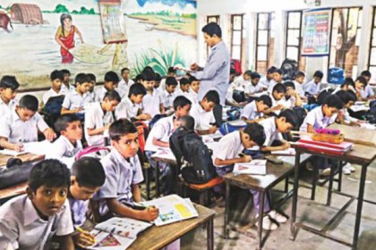 প্রাথমিক স্কুলের সংস্কারে শিক্ষা অধিদপ্তরের গড়িমসিতে ক্ষোভ
