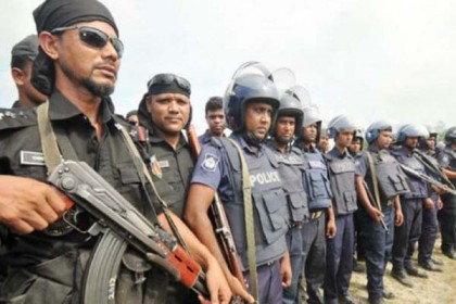 গাইবান্ধার দুর্গম চরে জঙ্গিবিরোধী অভিযান চলছে