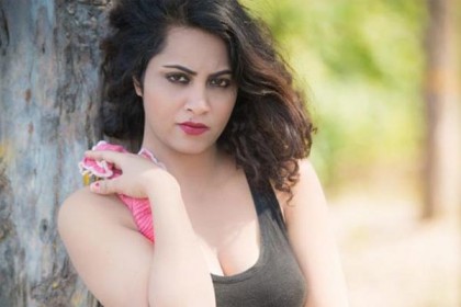 সালমানের জন্য নগ্ন হবেন আরশি, দিলেন নমুনা!