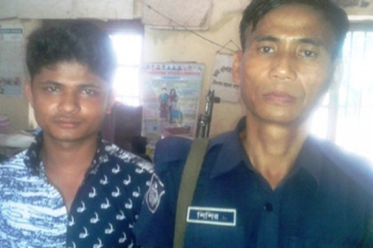 টেকনাফে ইয়াবাসহ আটক ১
