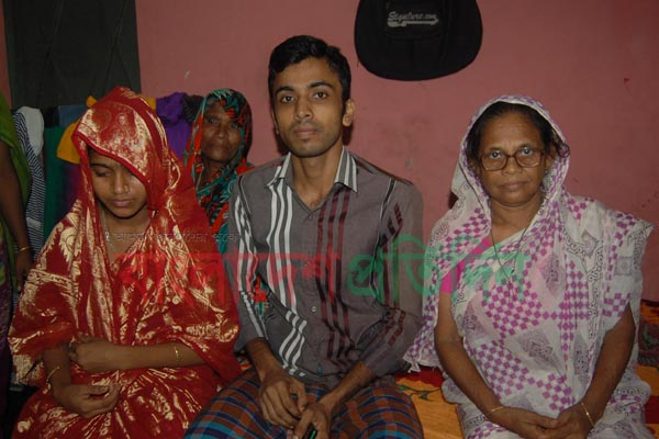 যশোরে জঙ্গি তালিকার সেই তুহিন নববধূসহ বাড়িতে ফিরেছেন