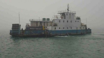 মাঝ পদ্মায় ইঞ্জিন বিকল, ভেসে গেল গোলাম মওলা