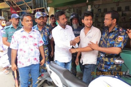 
রাজধানীতে একহাজার ইয়াবাসহ গ্রেফতার ৯